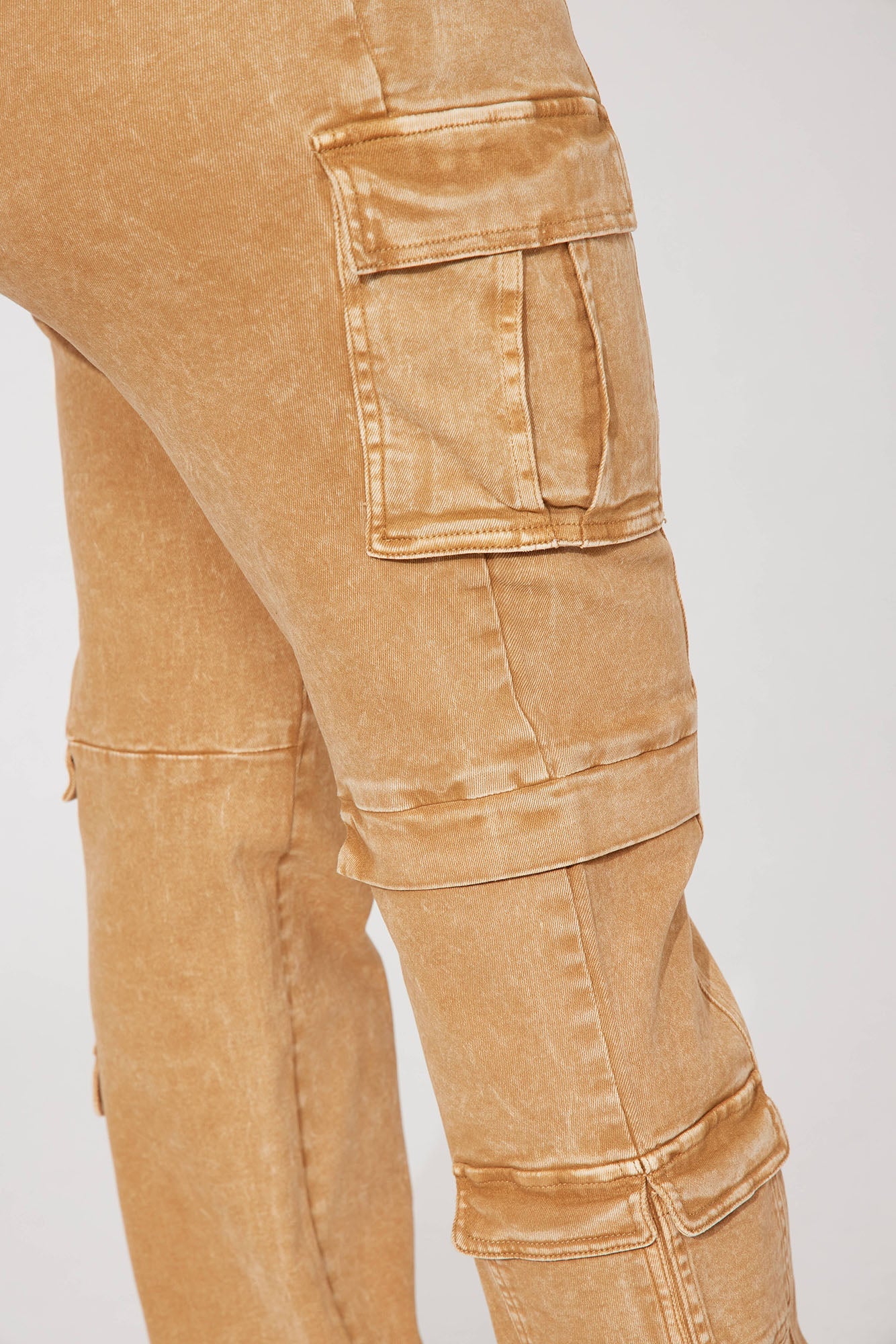 Main Squeeze Mid Rise Straight Leg Cargo Jeans - Khaki